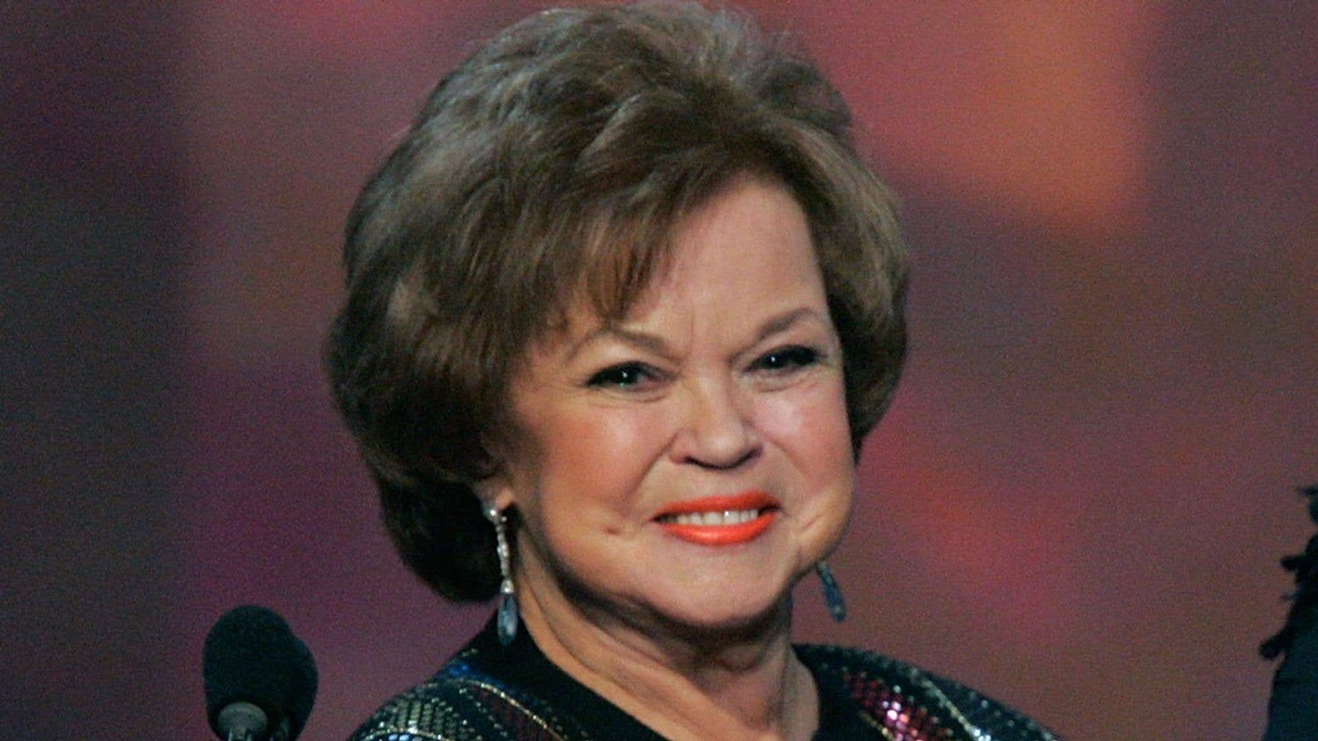 LOS ANGELES, CA - JANUARY 29: Actress Shirley Temple Black accepts the Life Achievement Award from presenter Jamie Lee Curtis onstage during the 12th Annual Screen Actors Guild Awards held at the Shrine Auditorium on January 29, 2006 in Los Angeles, California. (Photo by Kevin Winter/Getty Images)