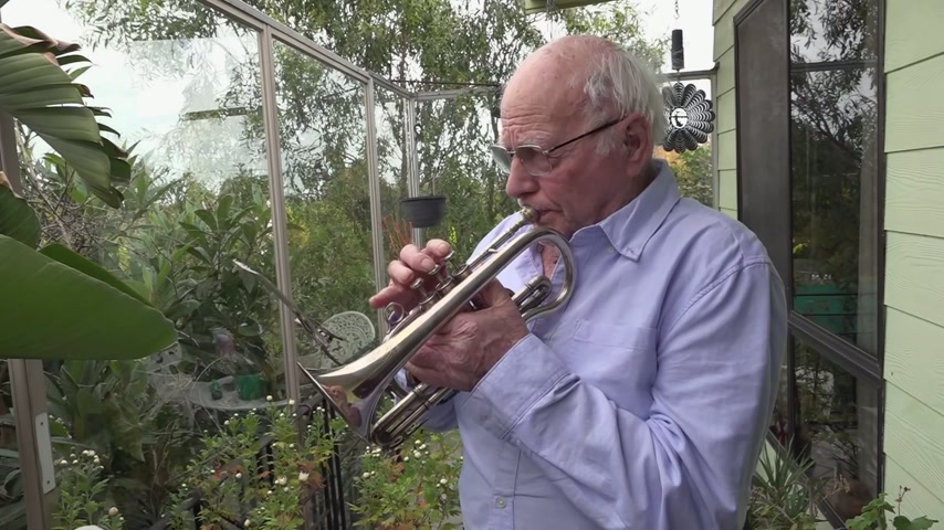 100-year-old still playing the Last Post for country town’s Anzac Day ...