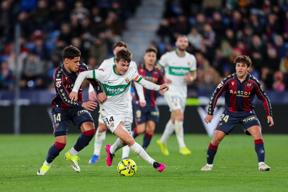 El Elche CF y el Levante UD encarecen la permanencia