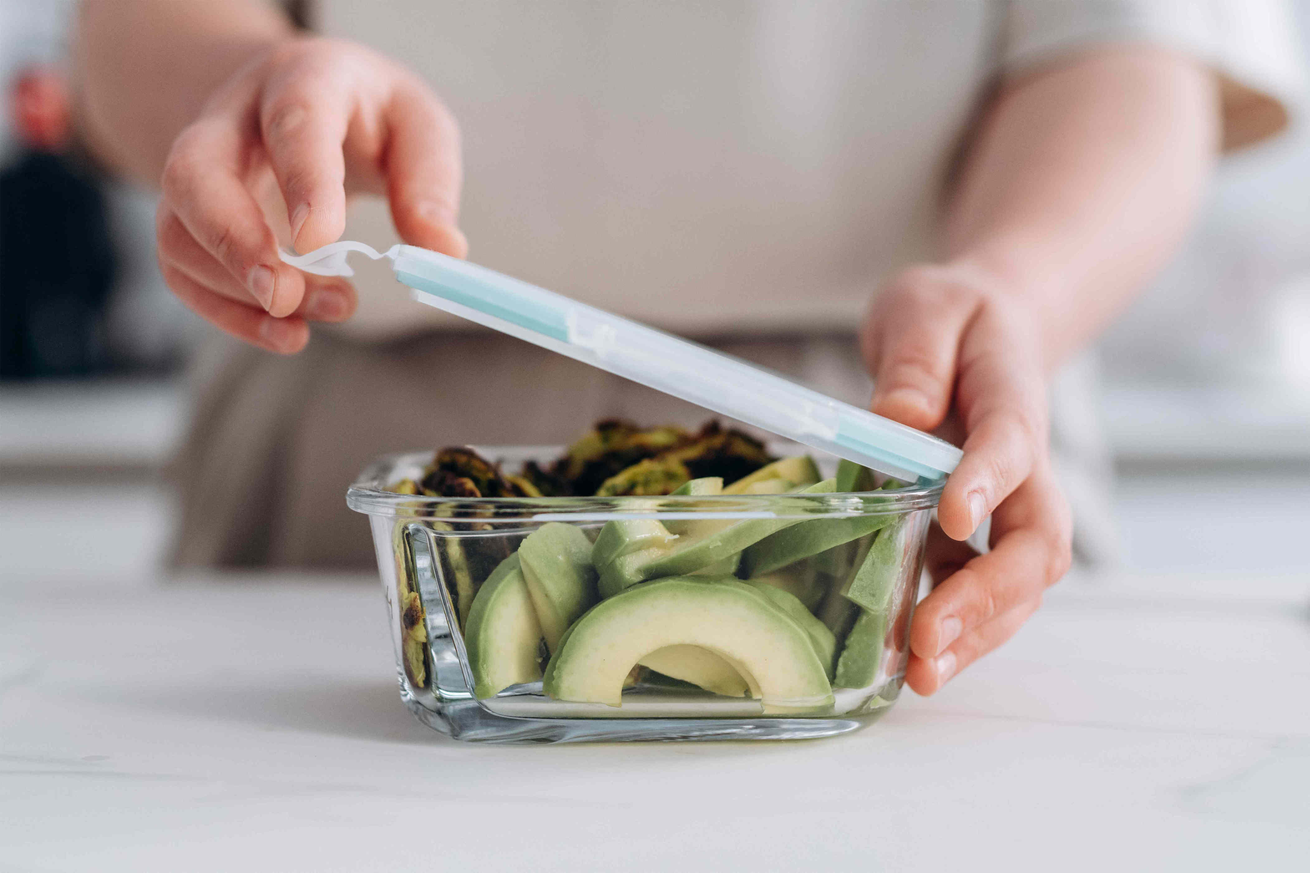 Avocados stay green for a week with these Pyrex containers that are ...