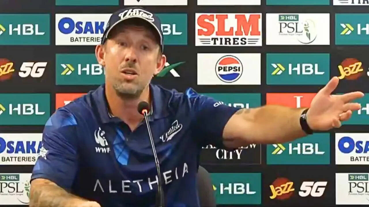 Image for PSL presser drama! Foreign coach loses cool, starts swearing in Pakistan - Watch