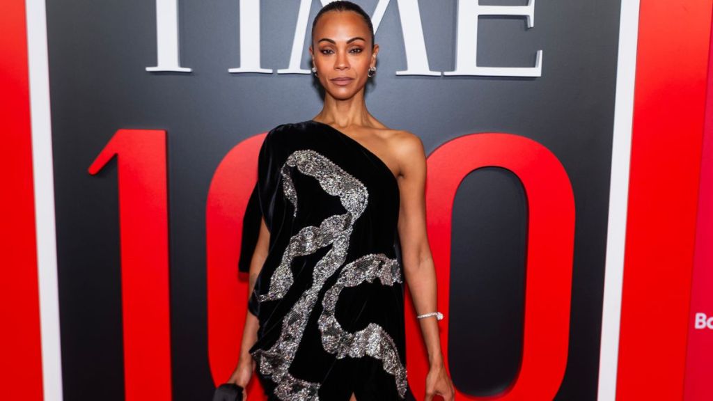 Zoe Saldana's Givenchy dress comes with a ridiculously high slit