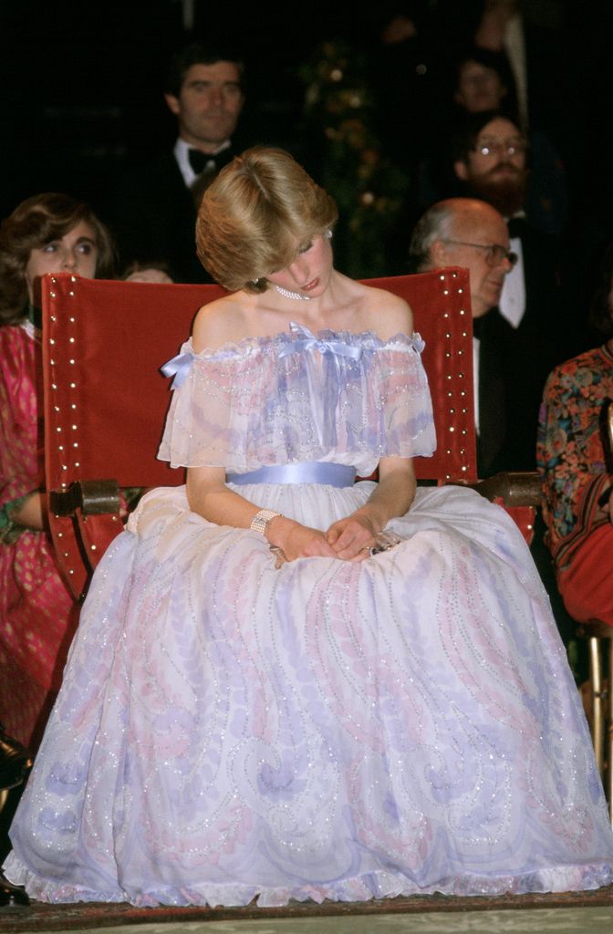 Del vestido azul de Leonor al violeta con el que se quedó dormida Lady ...