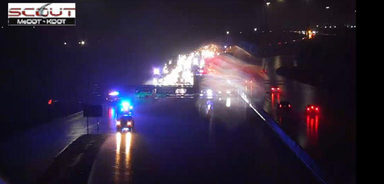 Driver killed after hydroplaning on I-35, hitting overhead sign post in ...