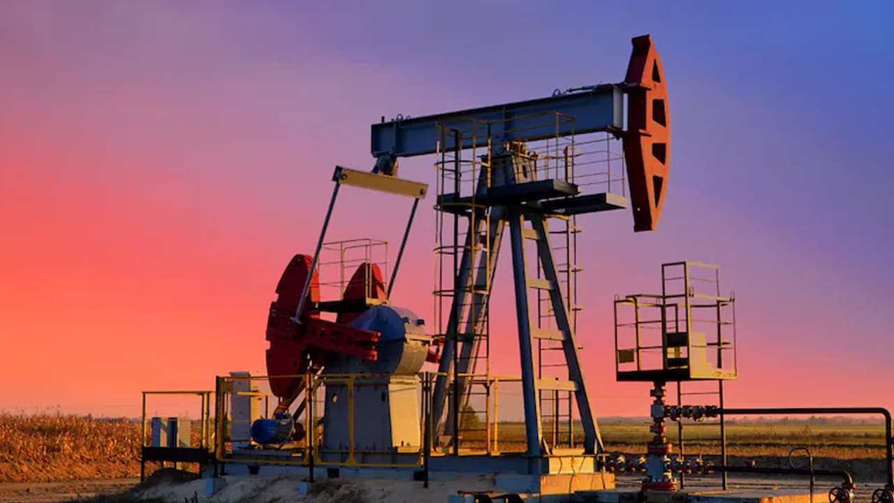 Brent crude tops $106 as Strait of Hormuz tensions persist