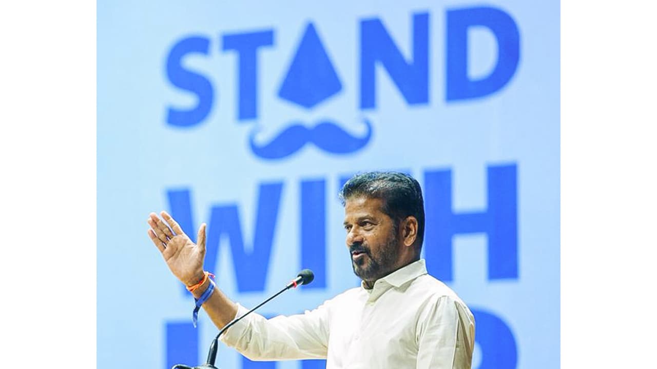 Telangana: CM Reddy condoles driver's death, assures family support