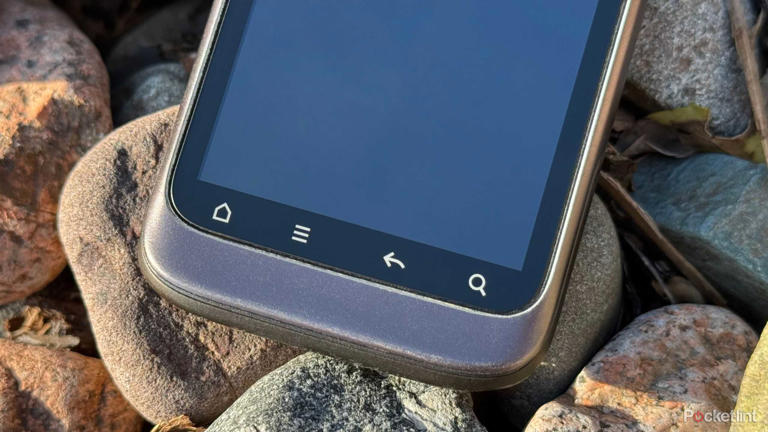10 weird Android phone features we'll never see again