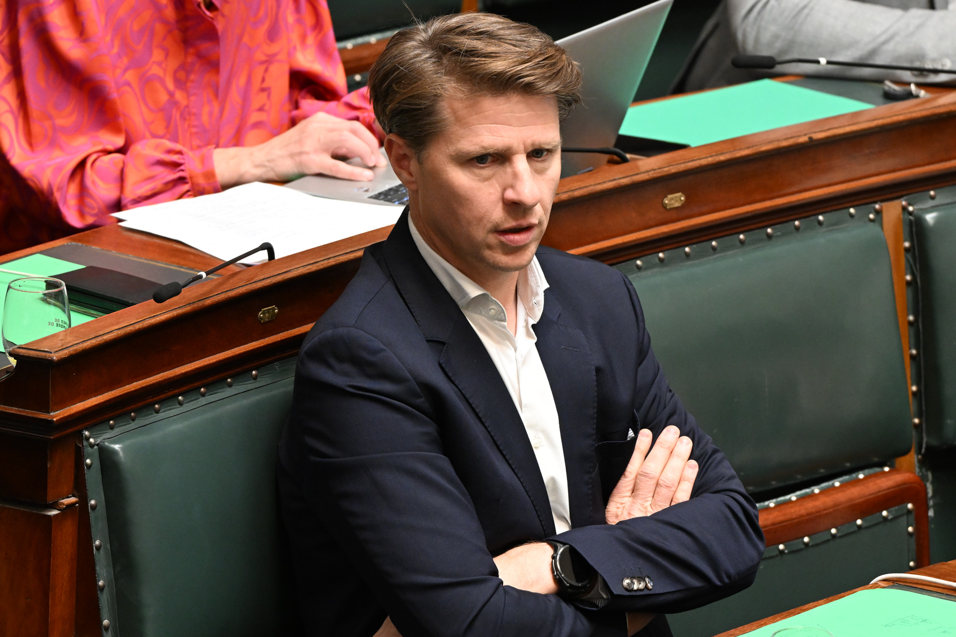 Axel Ronse trakteert met een pint bier