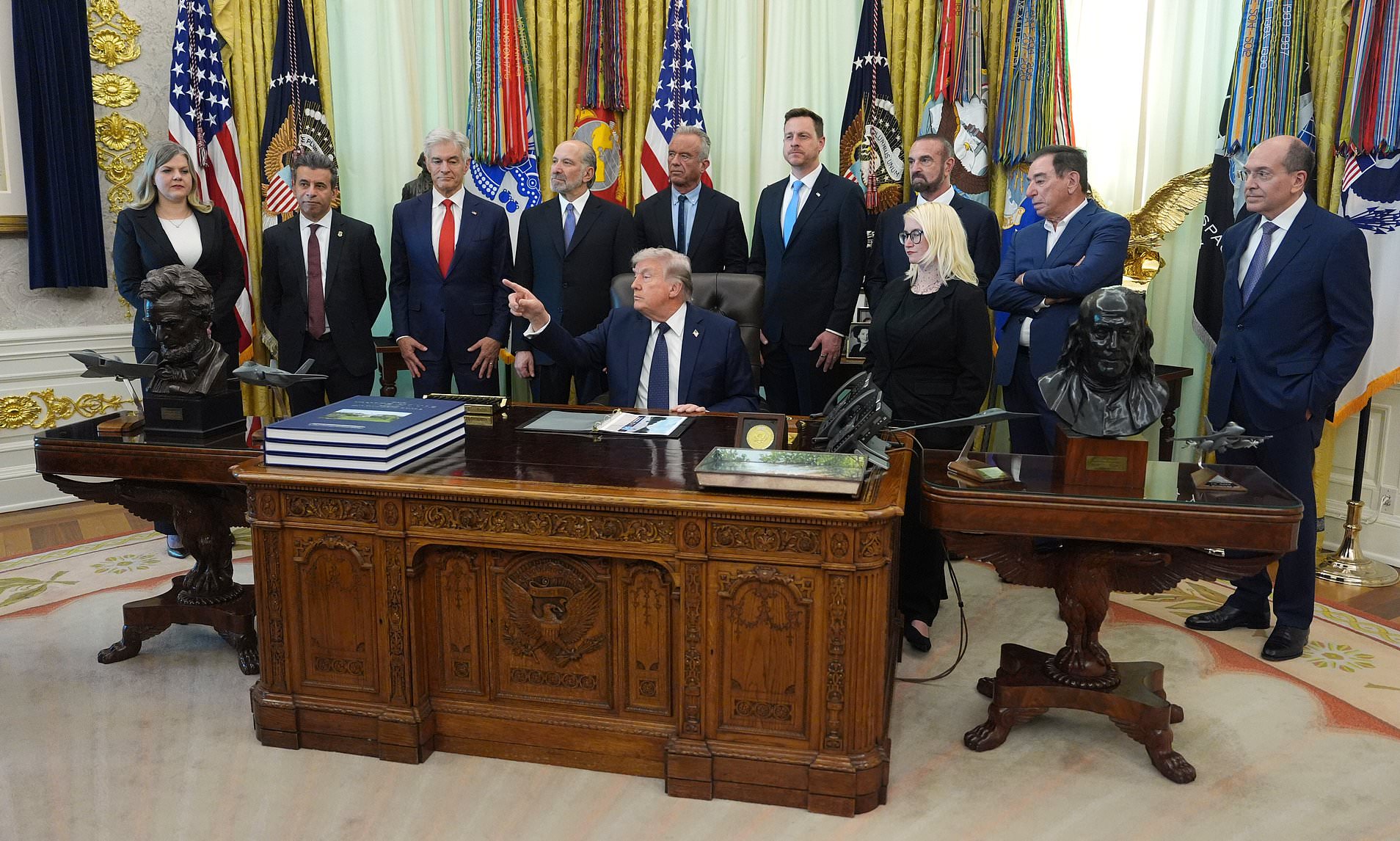 Donald Trump threatens new trade war with Britain unless Starmer drops ...
