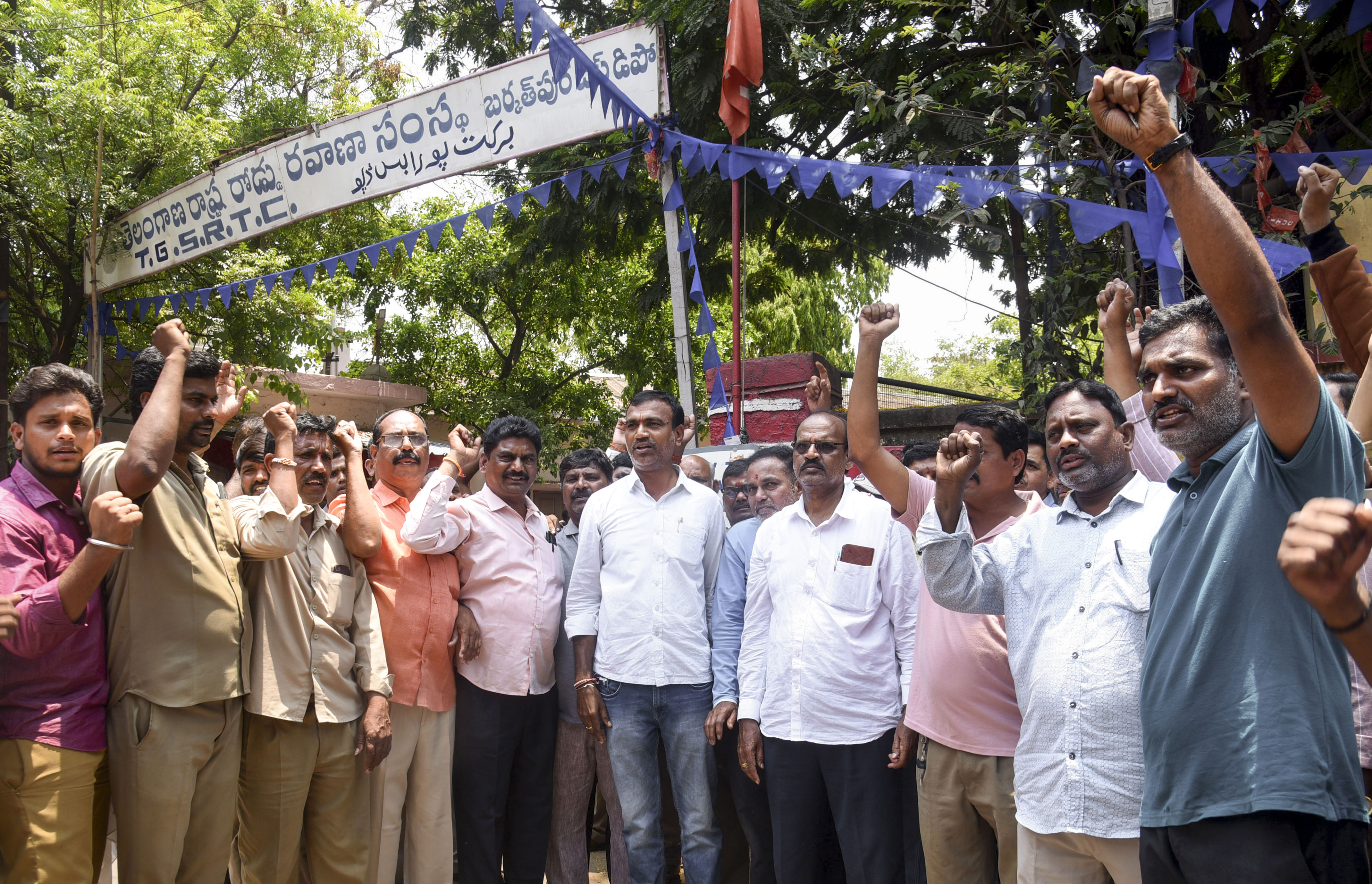 T'gana RTC strike: Driver, who set himself ablaze, dies