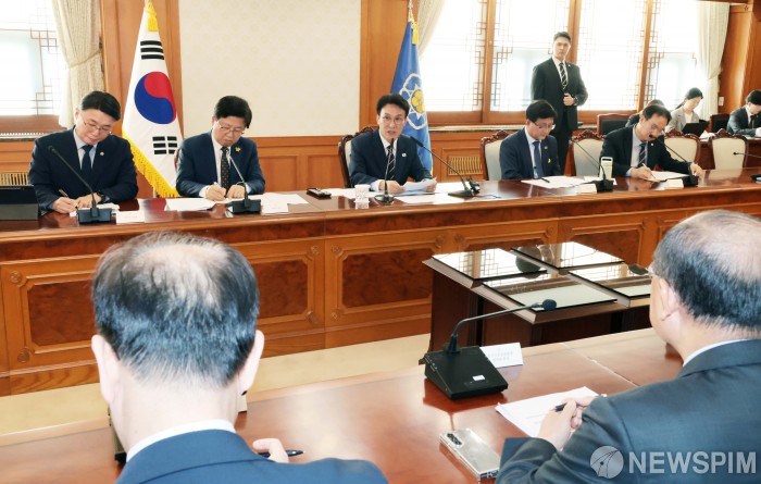 인공지능(AI) 교육 관계장관회의 주재하는 김민석 총리