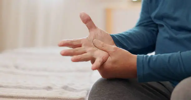 Estudo avança em terapia com células para tratar Parkinson