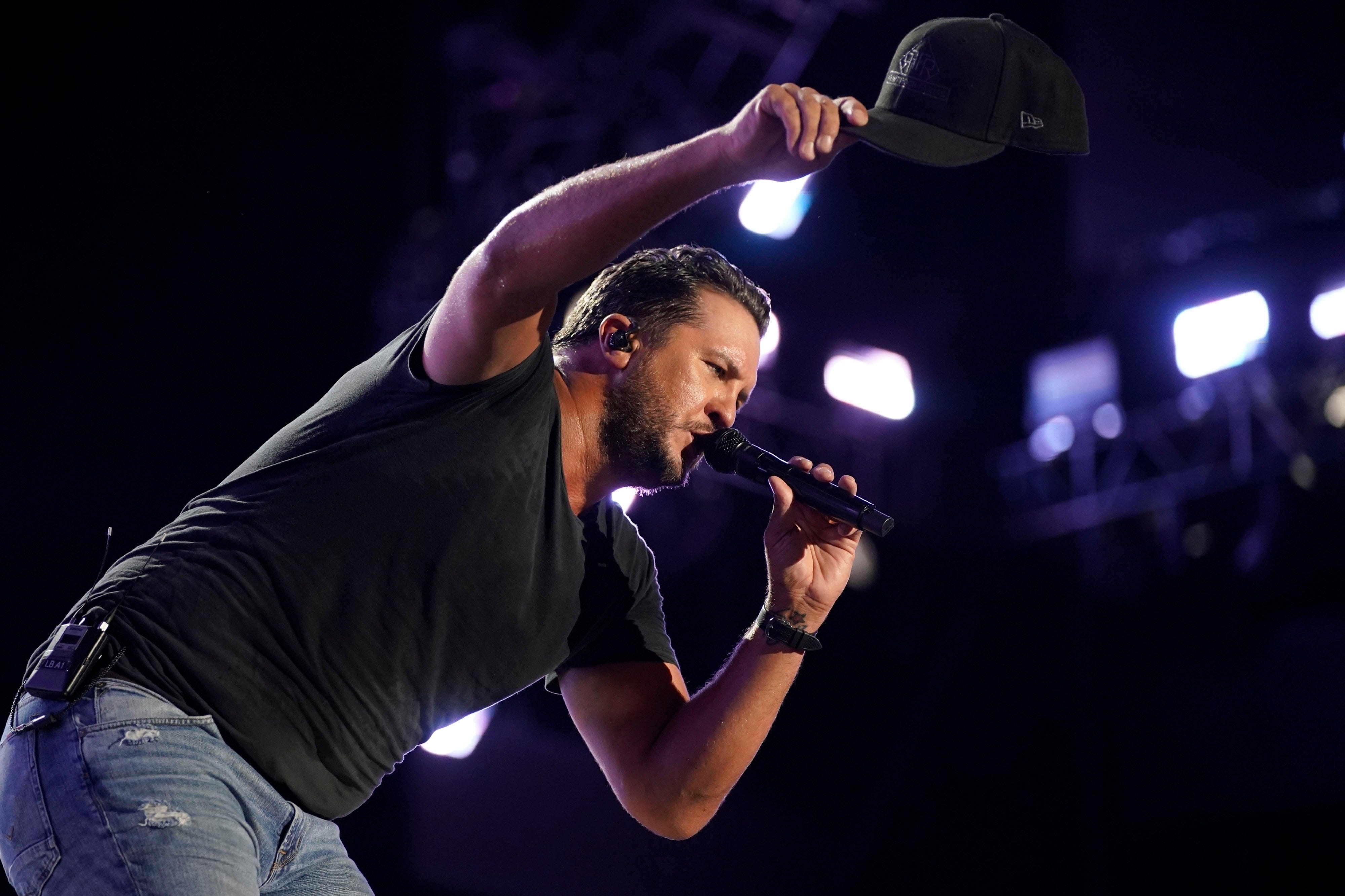 $30 tickets available for 22 major Milwaukee concerts for limited time