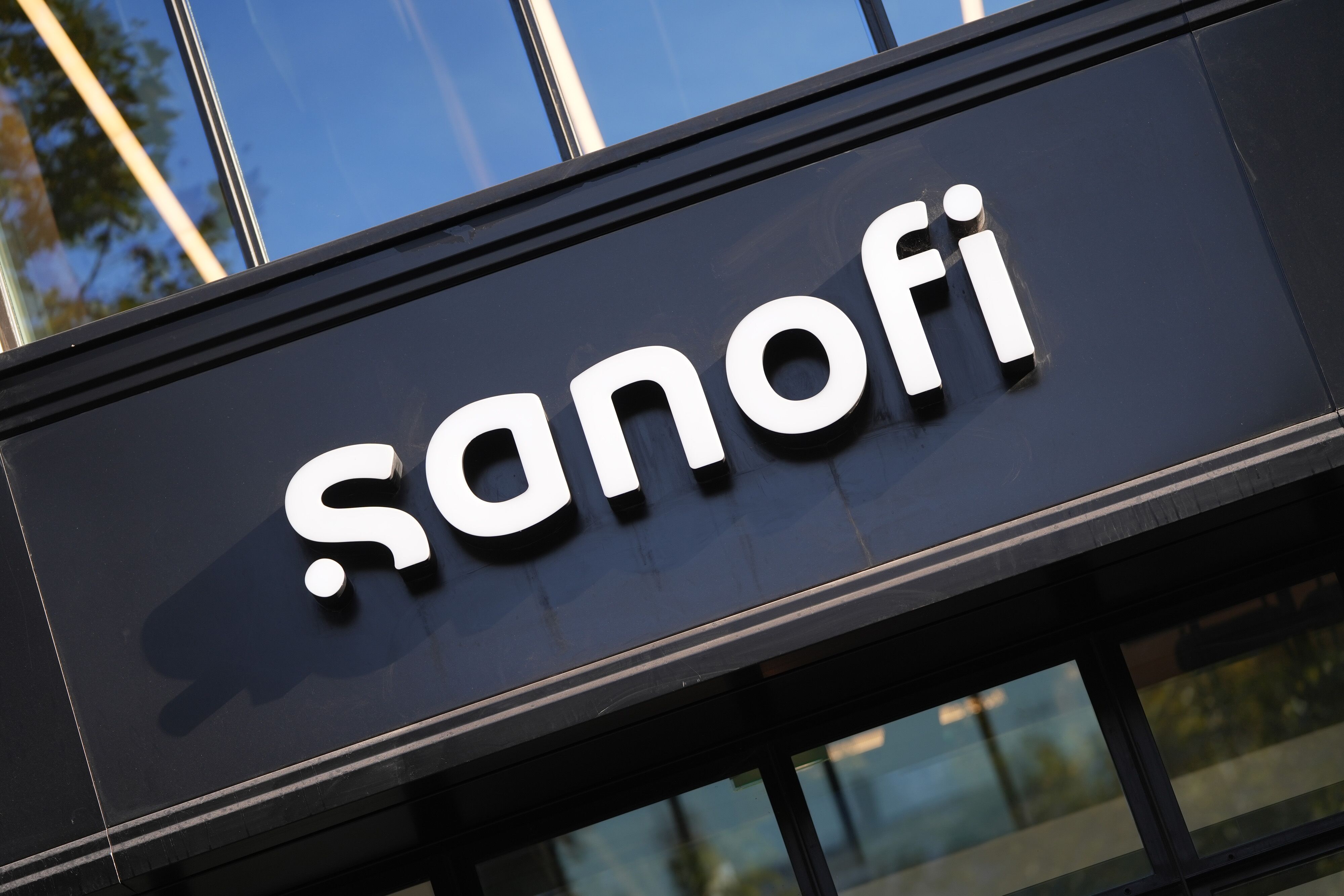 Sanofi’s MS drug gets European backing despite US rejection