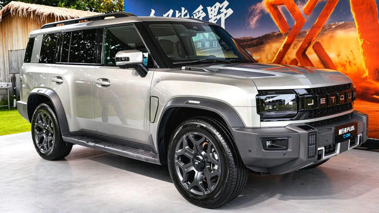 This 610 HP, 808-mile range PHEV 16 feet SUV starts at just $27,000