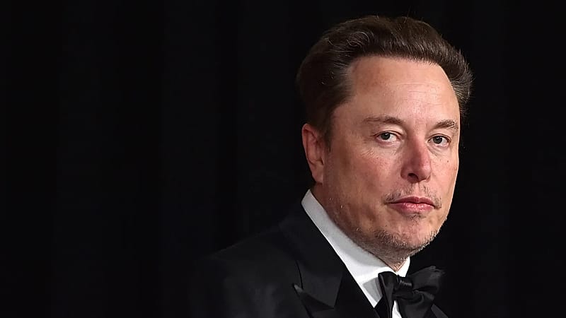La xAI de Elon Musk negocia alianza con Mistral para competir con ...