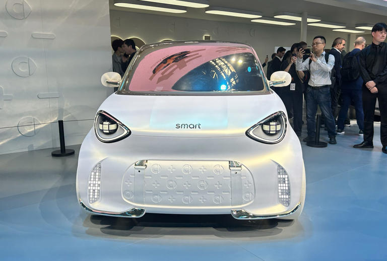 Smart Fortwo returns as premium city car EV with 186-mile range