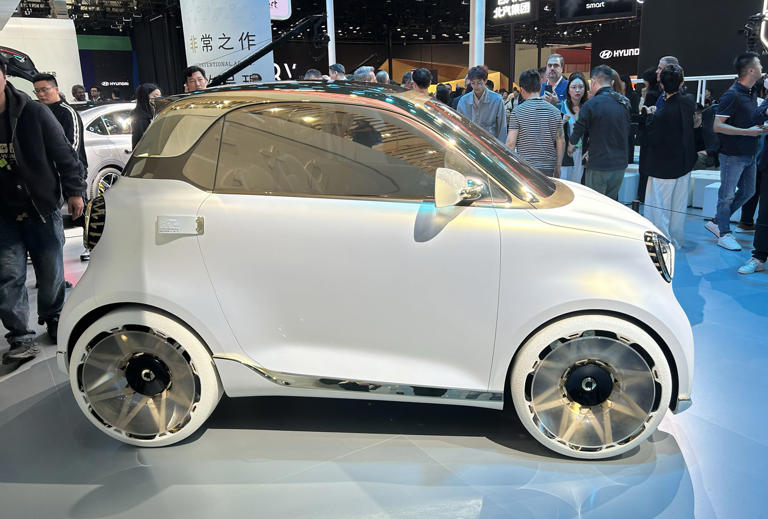 Smart Fortwo returns as premium city car EV with 186-mile range