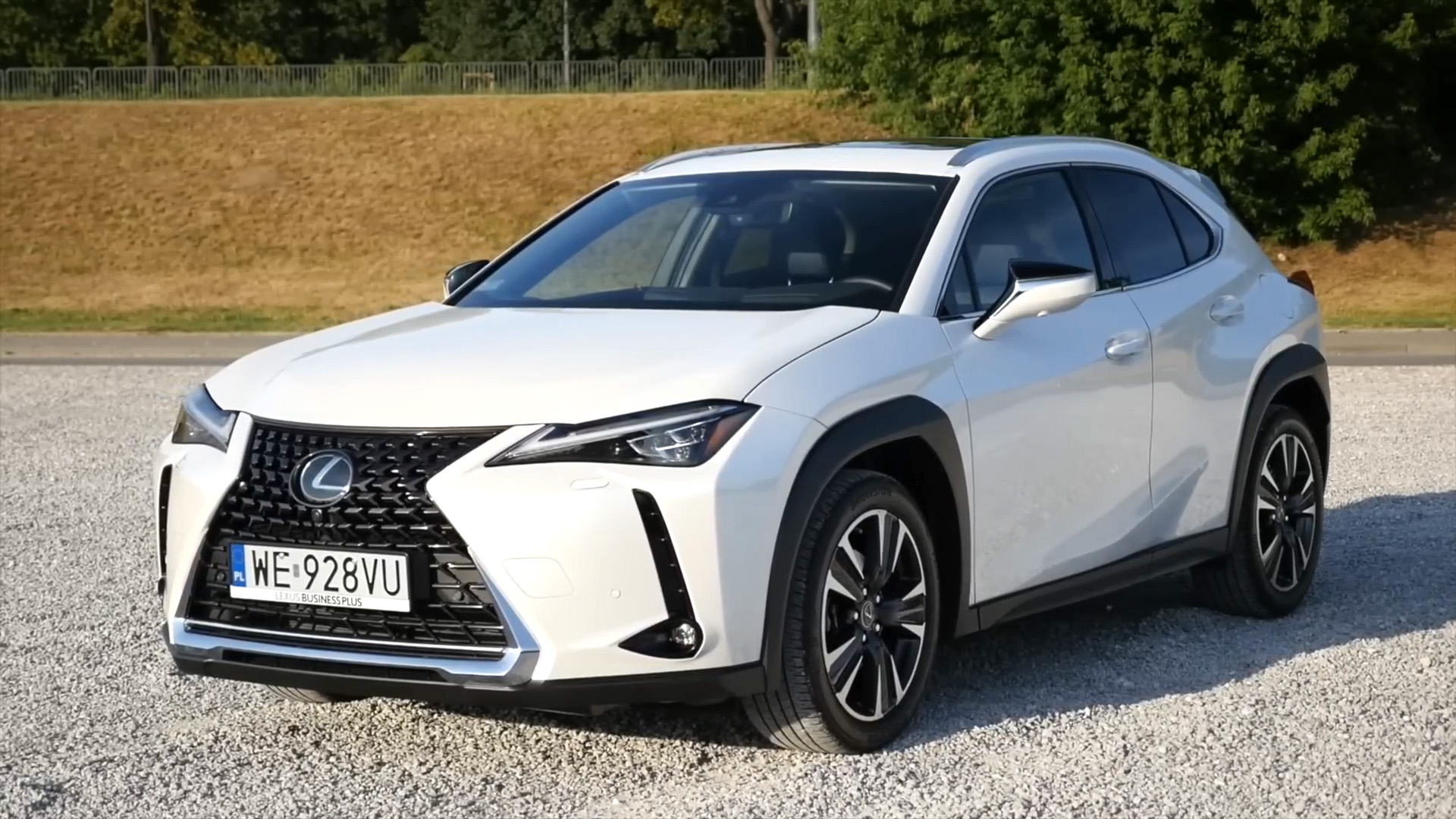 Dlaczego Lexus NX nie jest idealny dla młodych kierowców?