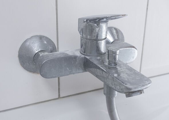 Hard water stains will be eliminated with 1 cleaning hack - not white ...