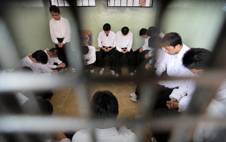 Christian gang members pray before their trial in Jakarta in 2007 over the killing of two Muslim fish traders in Poso, Sulawesi, Indonesia. Photo: AFP