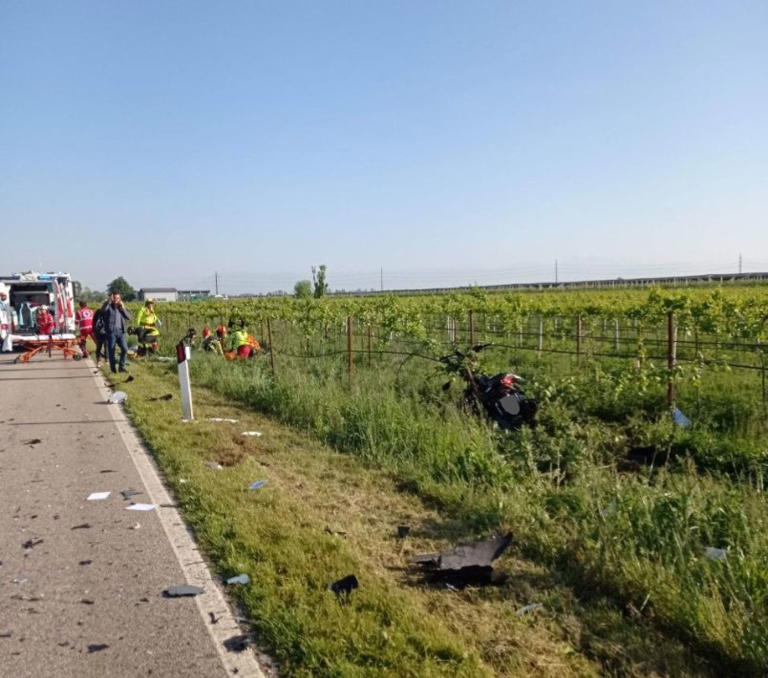 Scontro tra auto e moto in Friuli, grave il centauro