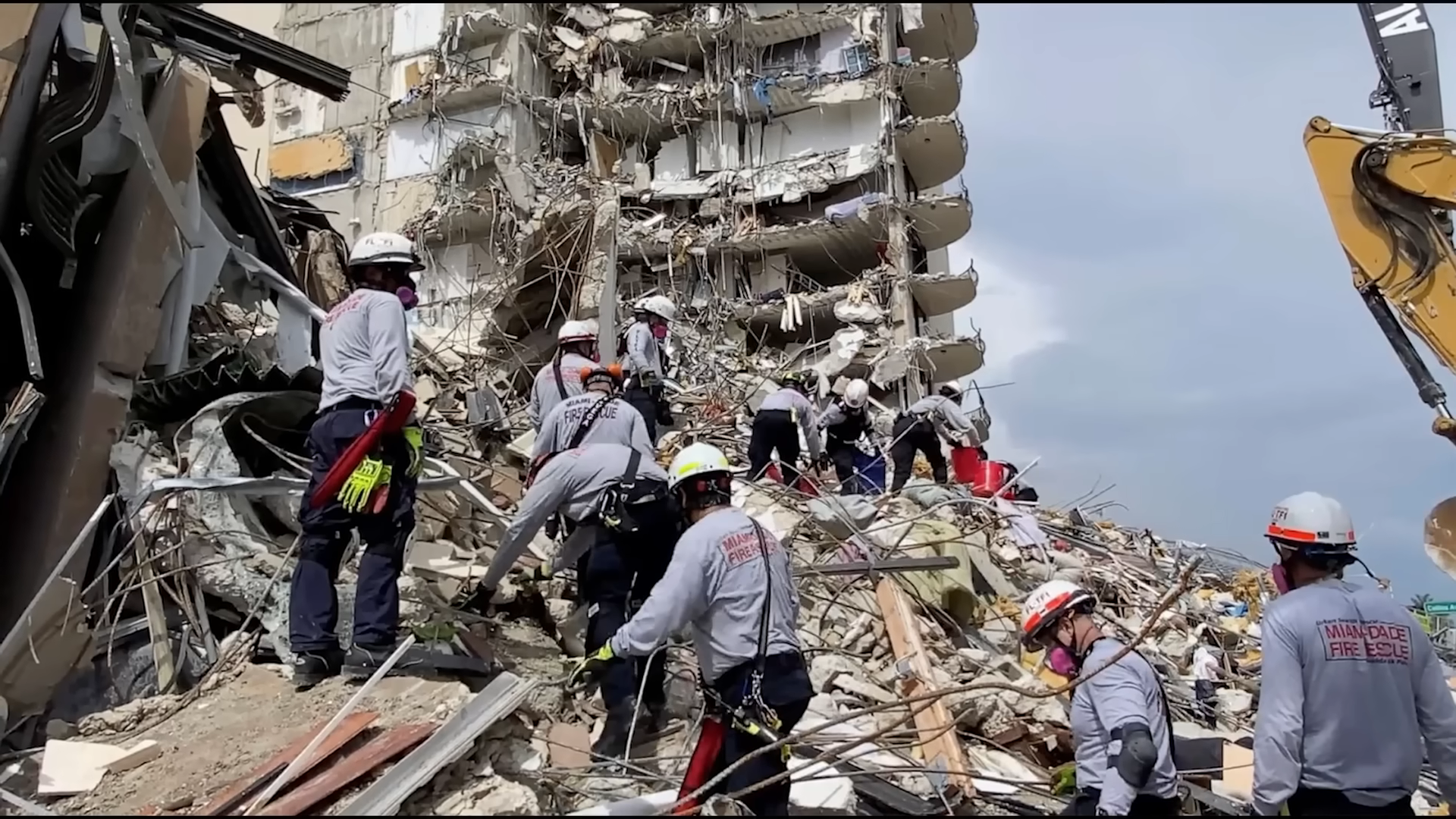 They heard a loud noise… then the entire building collapsed in seconds