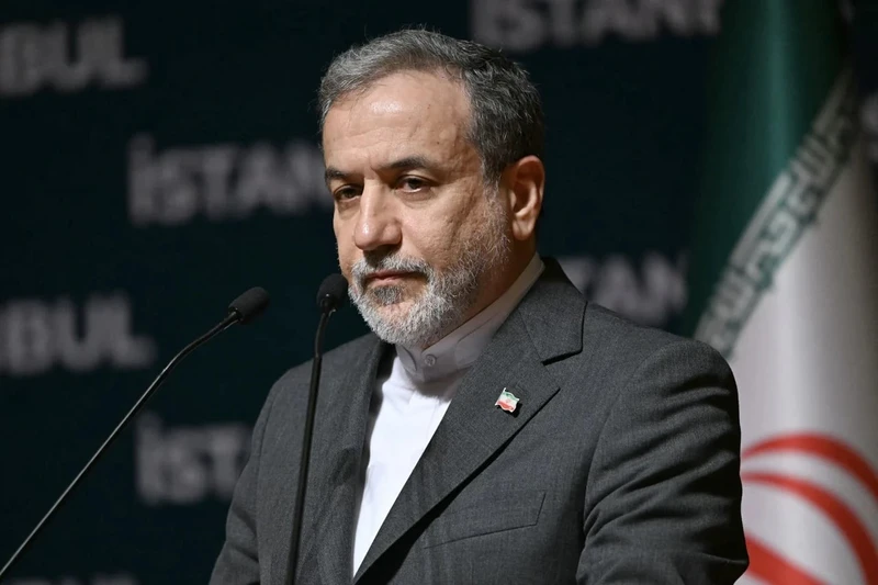 Iran tăng cường liên lạc với Pakistan giữa lúc ngừng bắn mong manh