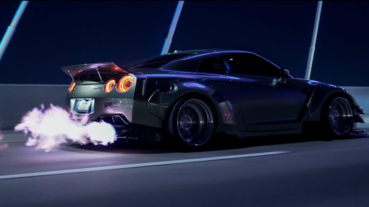 Flame throwing Liberty Walk R35 GTR insane power and sound