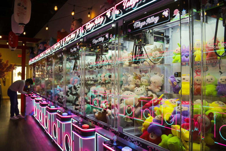Claw your way to prizes: Tokyo Alley arcade opens in Laredo
