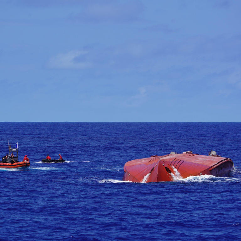 Video, images show elite forces searching for US ship's missing crew