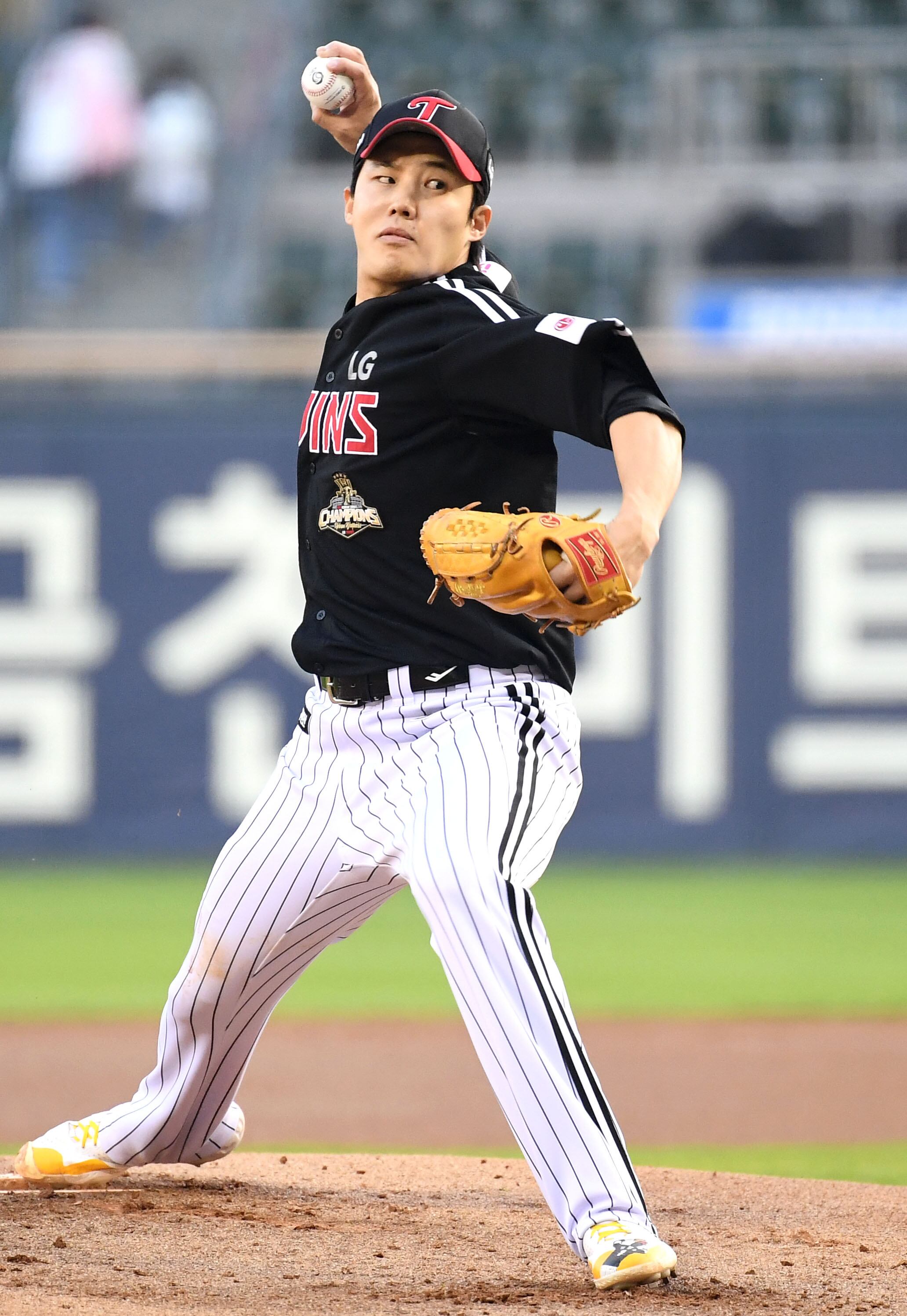 Kim Do-yeong's home runs, Oller's shutout snap KIA's 5-game skid