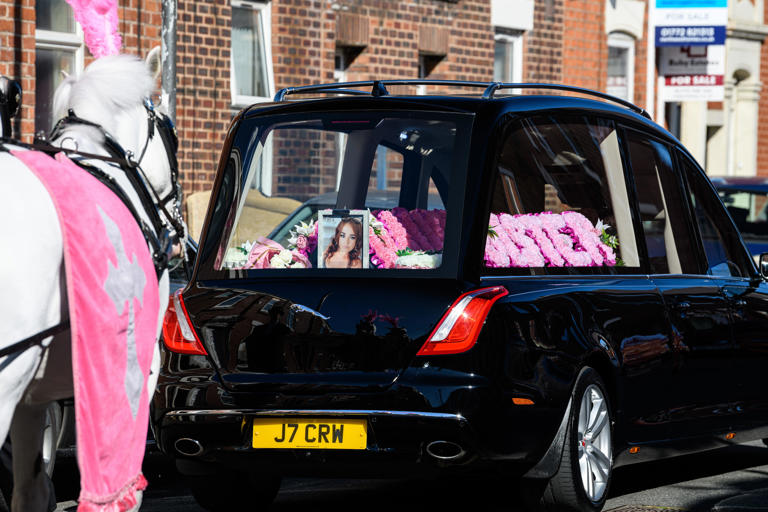 Hundreds line streets of Preston as city pays its respects to mum-of ...