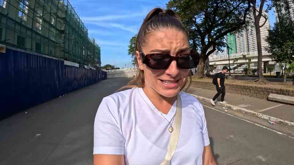 Foreigner reacts to complex bureaucracy in the Philippines