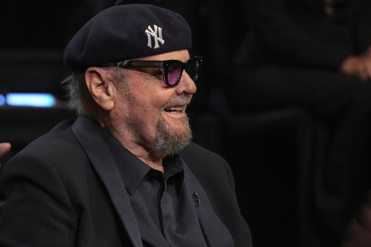 Jack Nicholson's daughter posts rare recent photo of actor with Joni ...