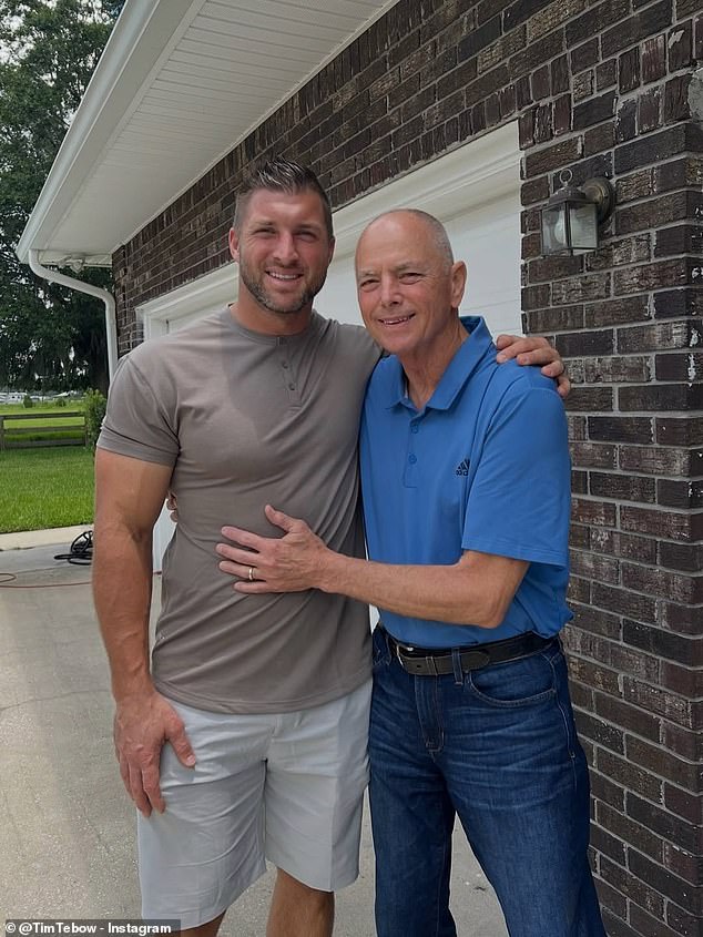 Former NFL quarterback announces tragic news of dad's death after ...