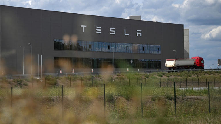 Tesla empieza a producir su «robotaxi», afirma Elon Musk