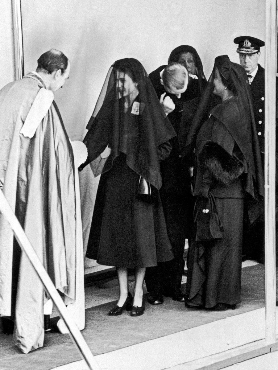 Inside royal fashion protocol: The black outfit rule and other strict ...