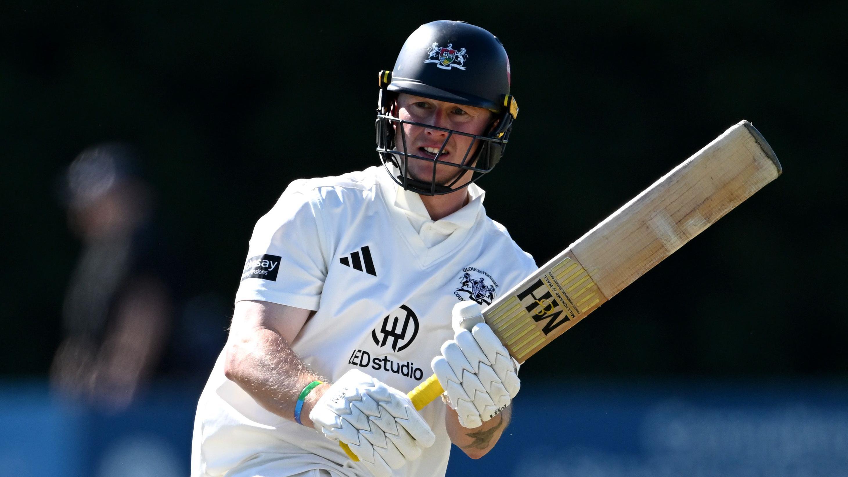 Hammond hits ton for GLOS on day one at Derbyshire