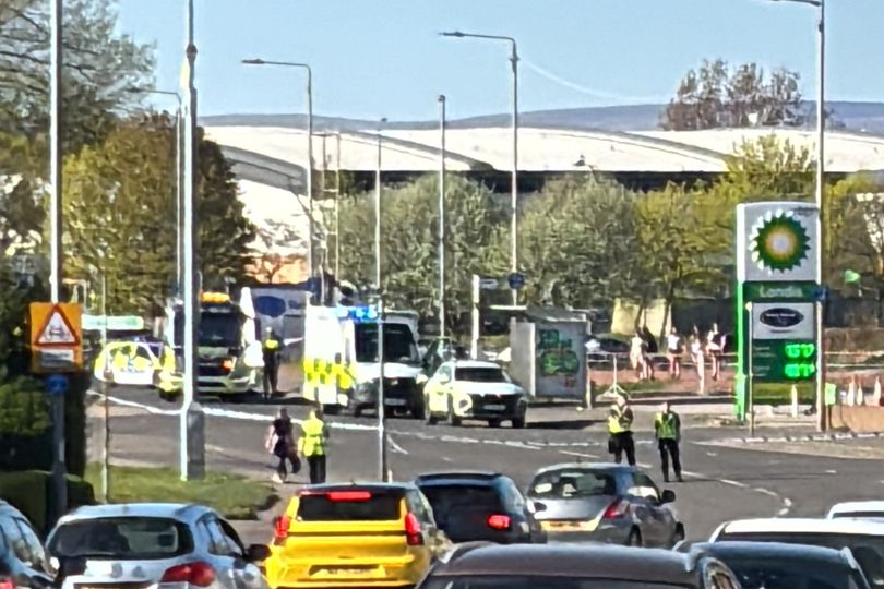 Police shut off busy Glasgow road in both directions after bad crash in ...