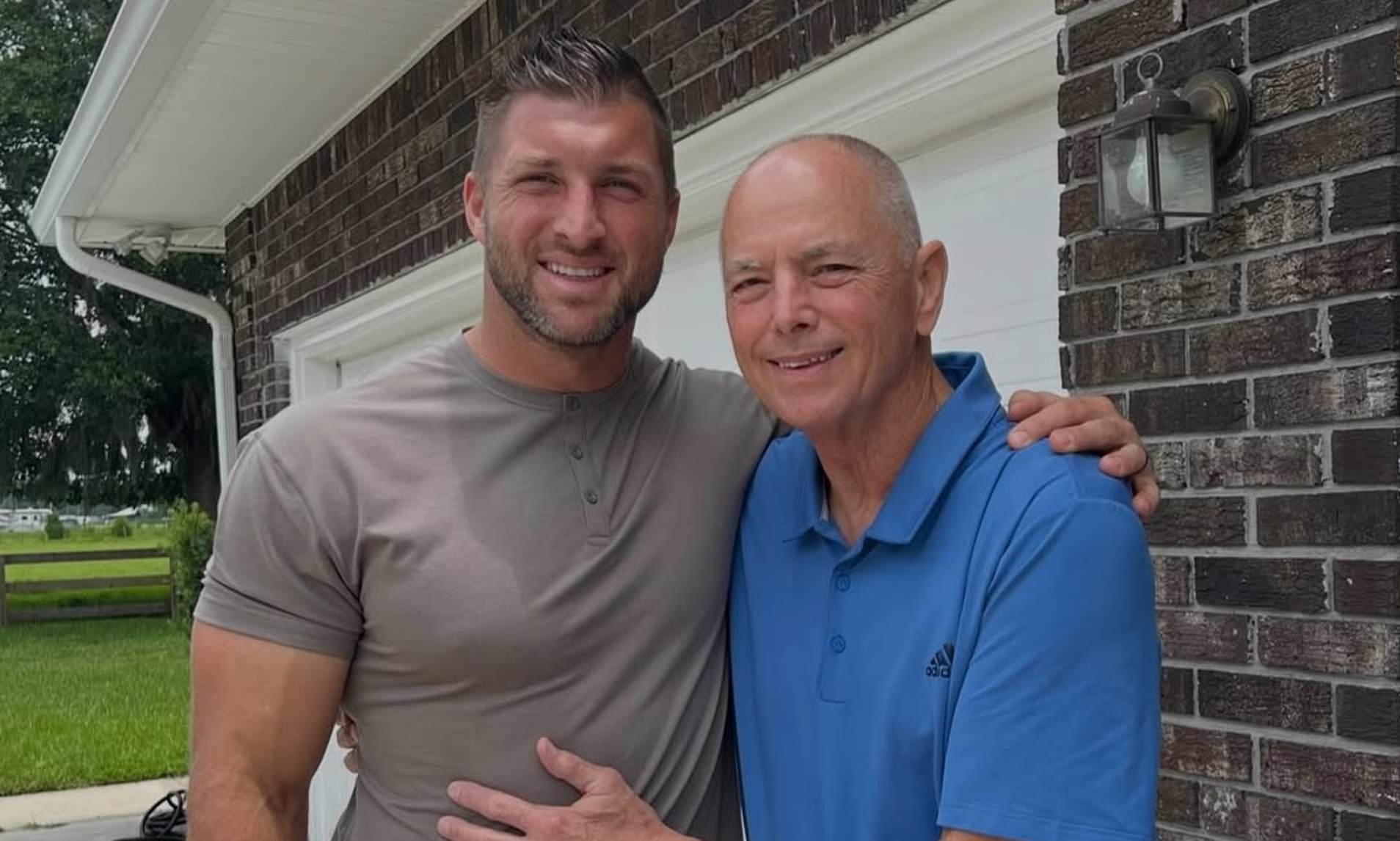 Former NFL quarterback announces tragic news of dad's death after ...