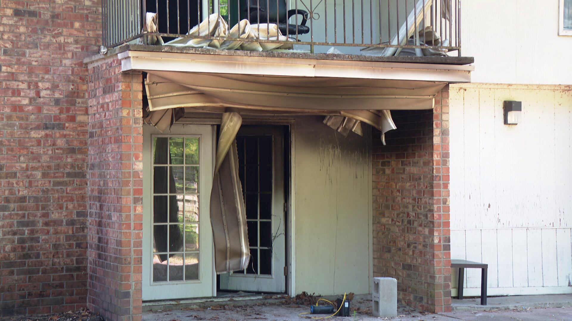 CRFD responds to late-night, two-alarm fire at apartment complex off ...