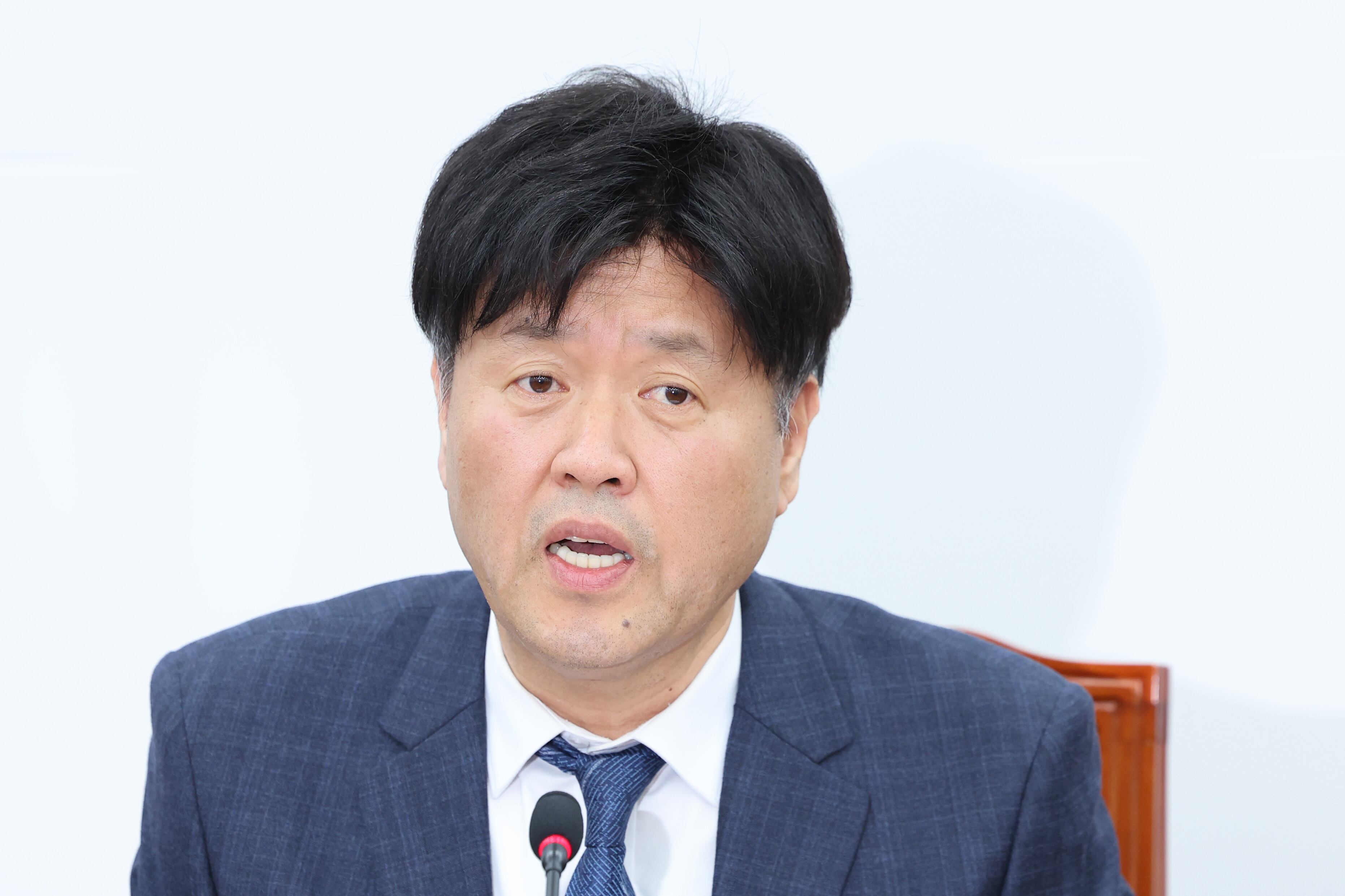 Democratic Party's Kim Yong nomination dilemma