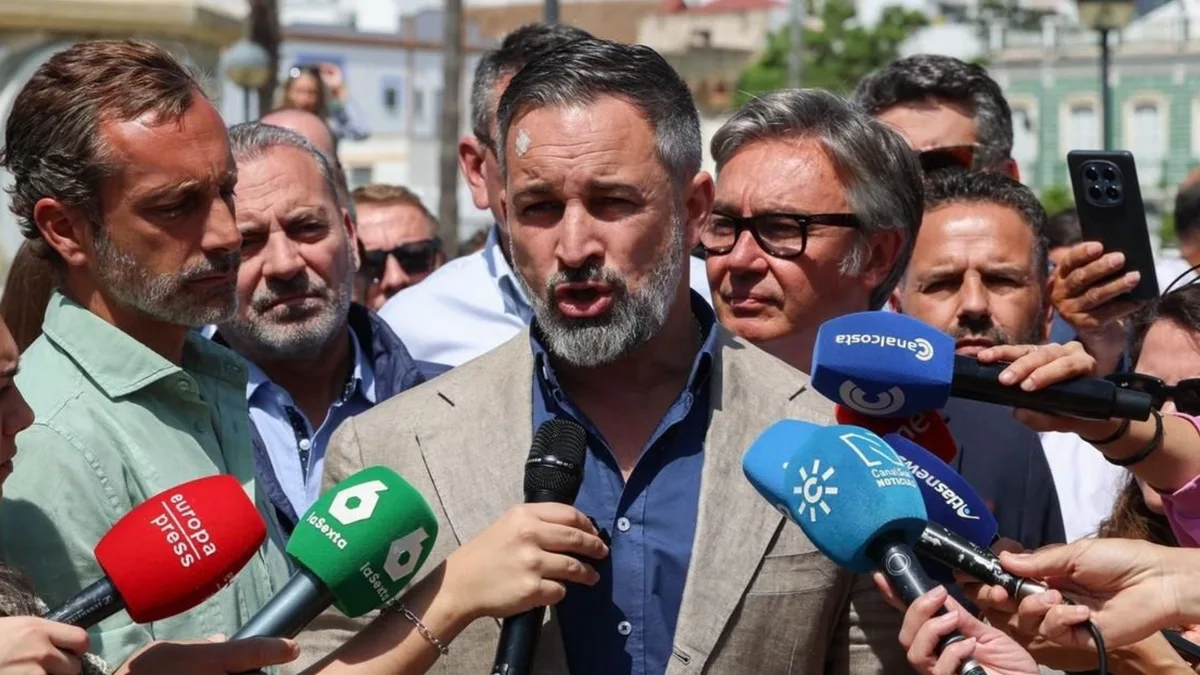 El tenso enfrentamiento de Abascal con un periodista en Huelva: "Usted ...
