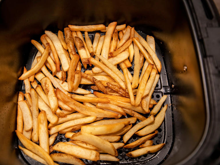 How to reheat leftover fries in the air fryer so they’re perfectly crispy