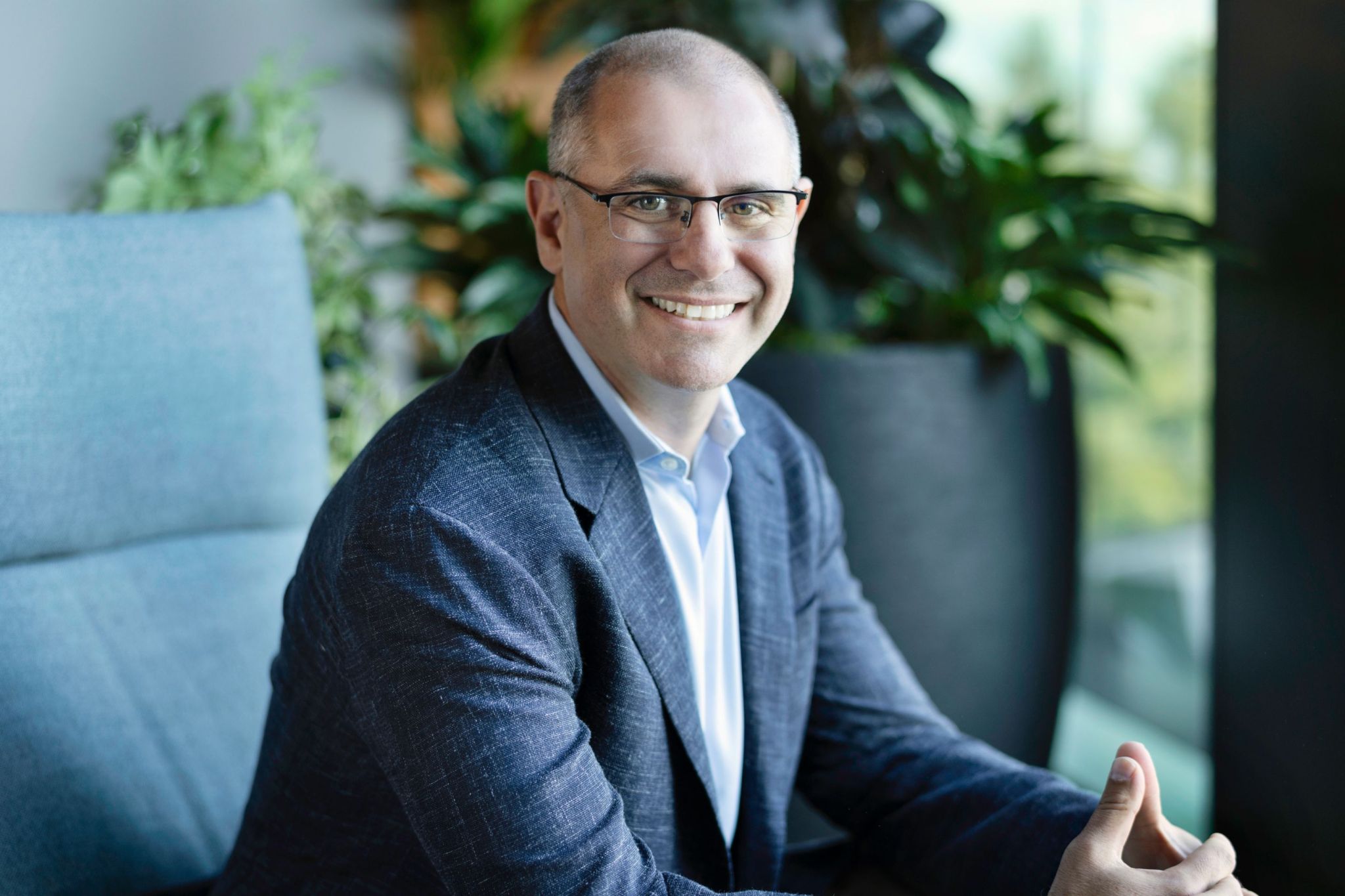 LinkedIn’s new CEO says the best career decisions he ever made were ...