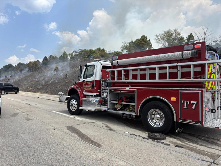 Crews battle brush fire on I-520 in North Augusta