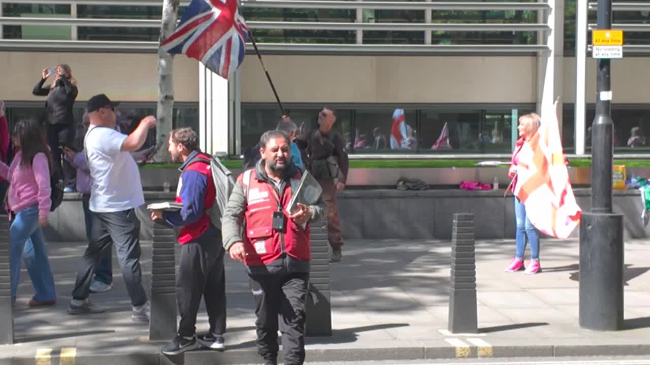 Pink Ladies vs Women Against the Far Right – Counter demo: Two opinions ...