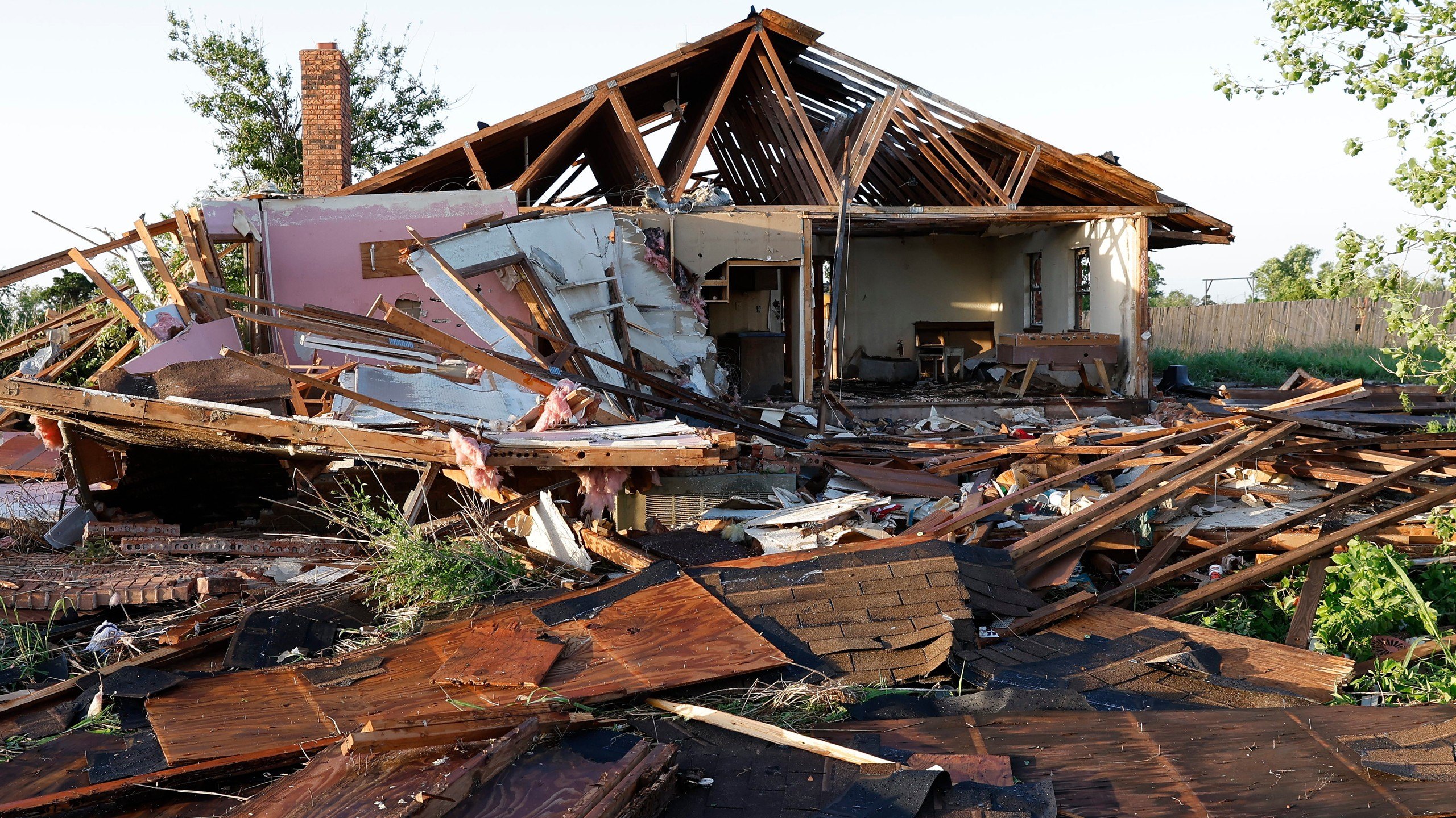 Powerful tornado rips through Oklahoma destroying numerous homes—and ...