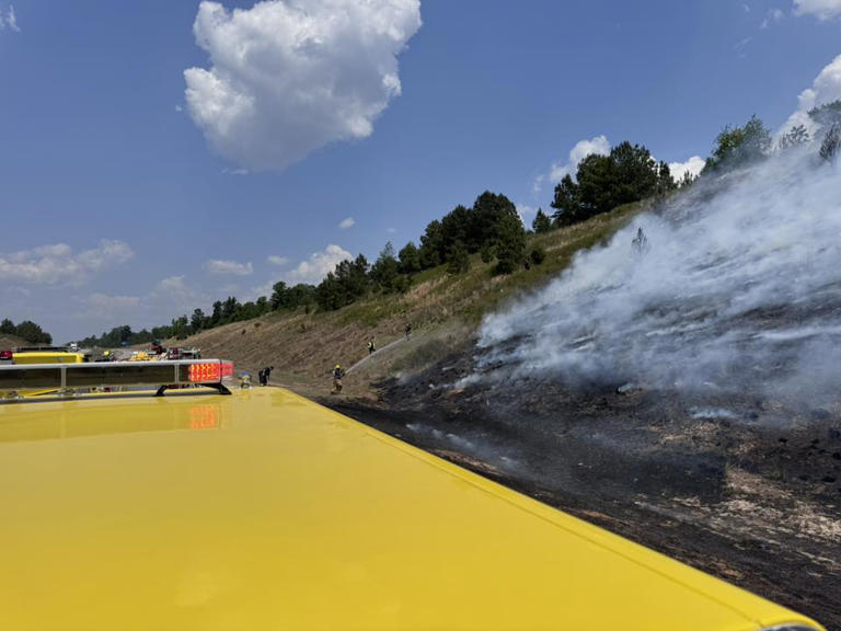 Crews battle brush fire on I-520 in North Augusta